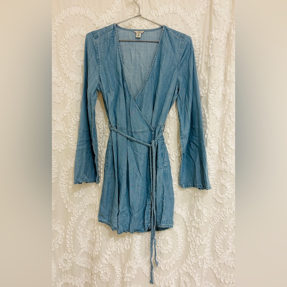 Guess  Zinnia Long-Bell-Sleeve Belted Dress - Picture 2 of 5